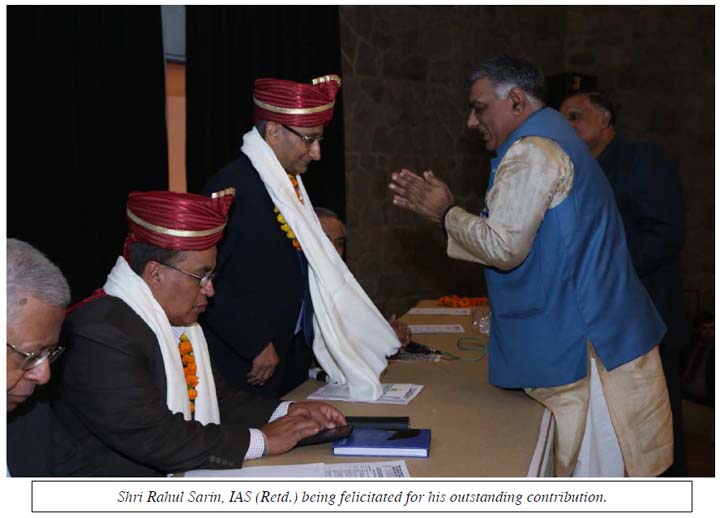 Shri Rahul Sarin, IAS (Retd.) being felicitated for his outstanding contribution.